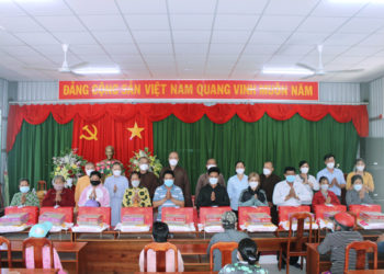 Ban Trị Sự PG Thủ Thừa tặng quà tết cho đồng bào Khơ Me 2022