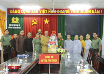 BAN TRỊ SỰ GHPGVN HUYỆN THỦ THỪA THĂM VÀ CHÚC TẾT  BAN CHỈ HUY CÔNG AN HUYỆN THỦ THỪA