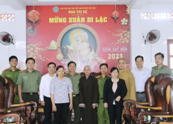 BAN CHỈ HUY CÔNG AN HUYỆN THỦ THỪA VÀ LÃNH ĐẠO UBND XÃ BÌNH THẠNH VIẾNG THĂM VÀ CHÚC TẾT BAN TRỊ SỰ.