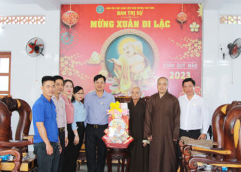 Đảng Ủy HĐND-UBND-UBMTTQ Thị Trấn Thủ Thừa Chúc Tết BTS Phật Giáo