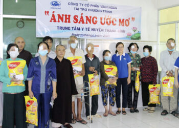 Ban Từ Thiện Tổ Đình Kim Cang hướng dẫn Cty Vĩnh Hoàn Mỗ Mắt Từ Thiện