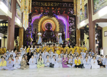 Ban Trị sự Phật giáo huyện Thủ Thừa cúng dường trường hạ trong tỉnh Long An