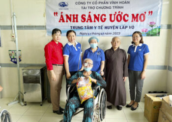 Ban Từ Thiện Tổ Đình Kim Cang hướng dẫn Cty Vĩnh Hoàn tài trợ Mỗ Mắt tại BV Lấp Vò