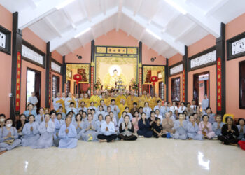 Ban Trị sự Phật giáo huyện Thủ Thừa cúng dường trường hạ trong tỉnh Long An 2024