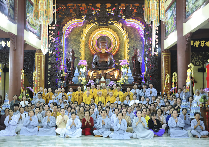 Đại diện Phật giáo Liên xã cúng dường 13 trường hạ 2025